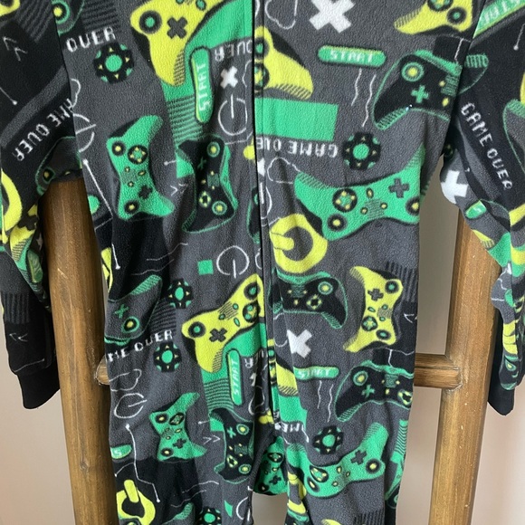 GUC Gaming Onesie - Picture 3 of 4